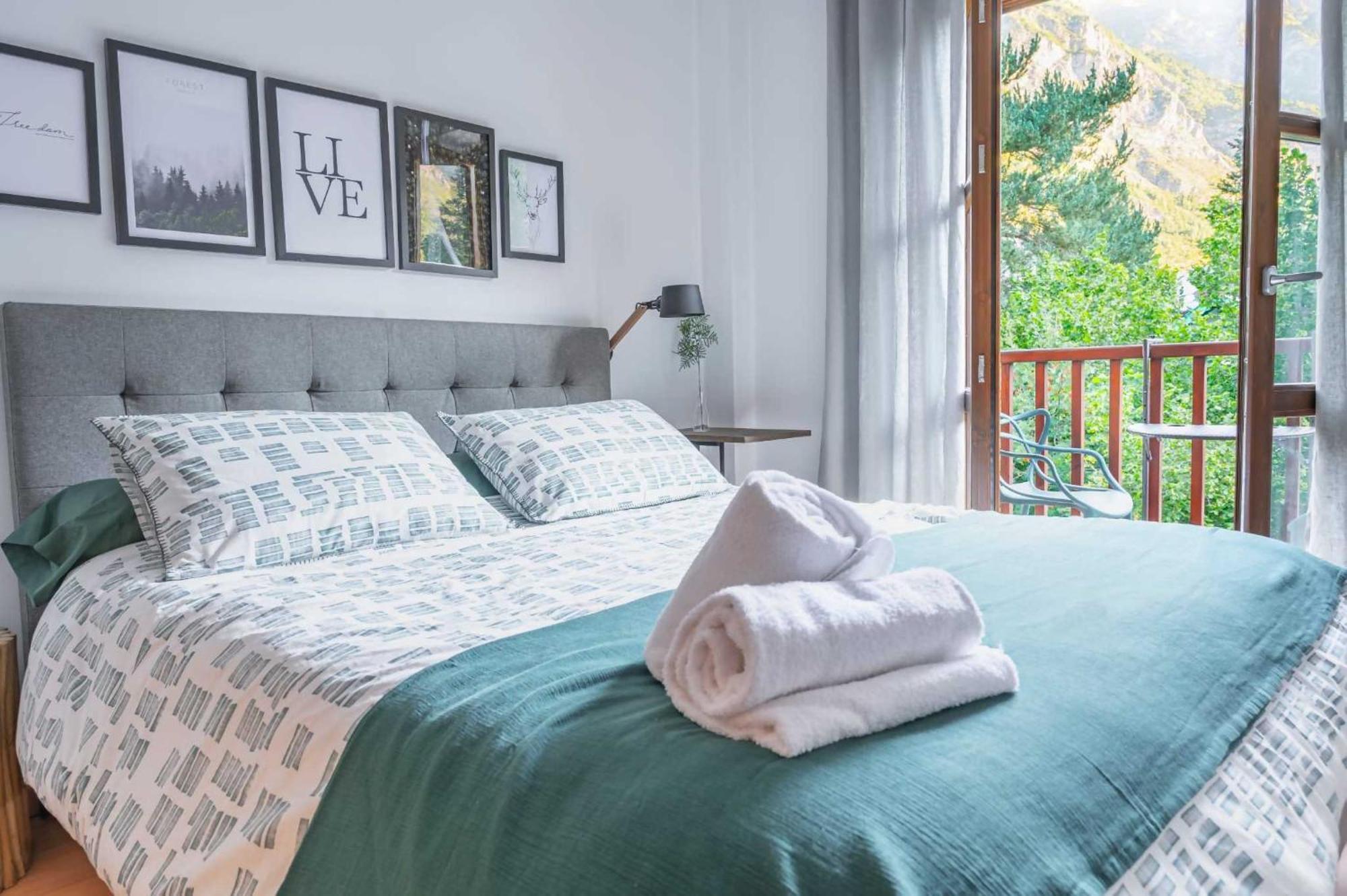 Loira Casa Sanchines Duplex De Lujo En Benasque Apartment Exterior photo
