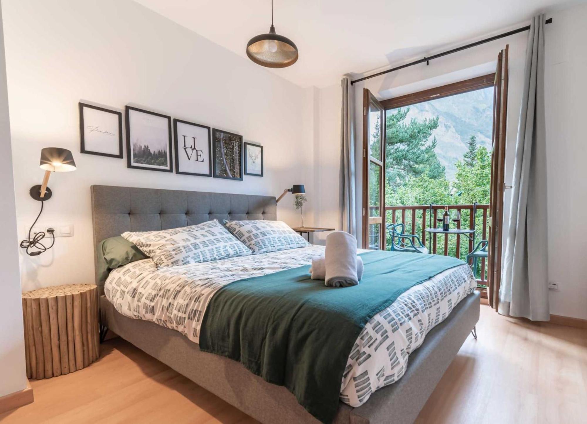 Loira Casa Sanchines Duplex De Lujo En Benasque Apartment Exterior photo